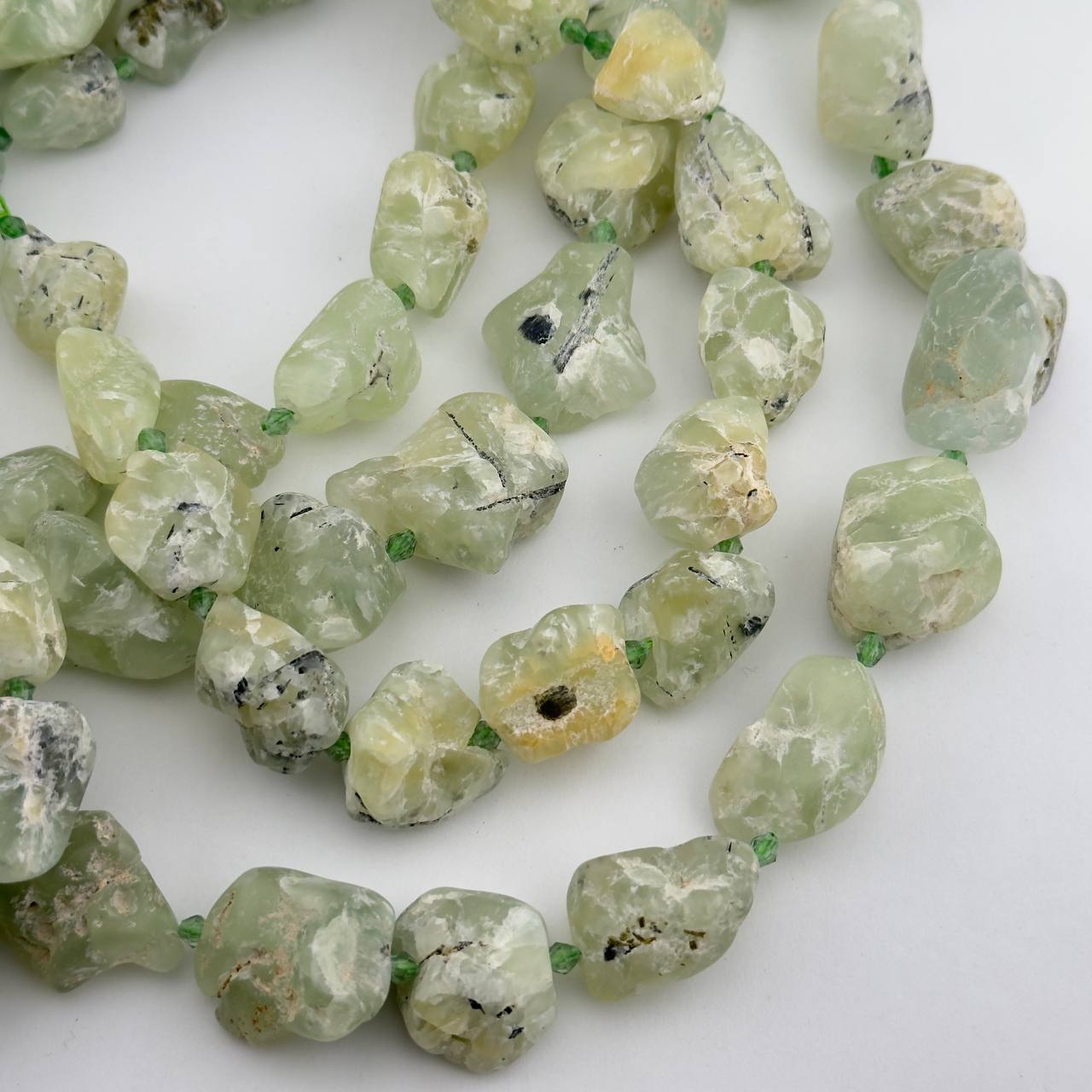 Пренит необработанный средний размер 21*24мм натуральные камни