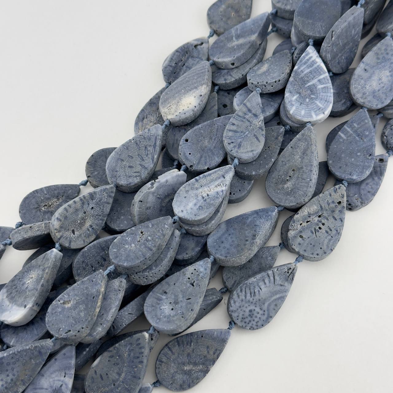 Коралл тонированный размер 16*28мм натуральный камень