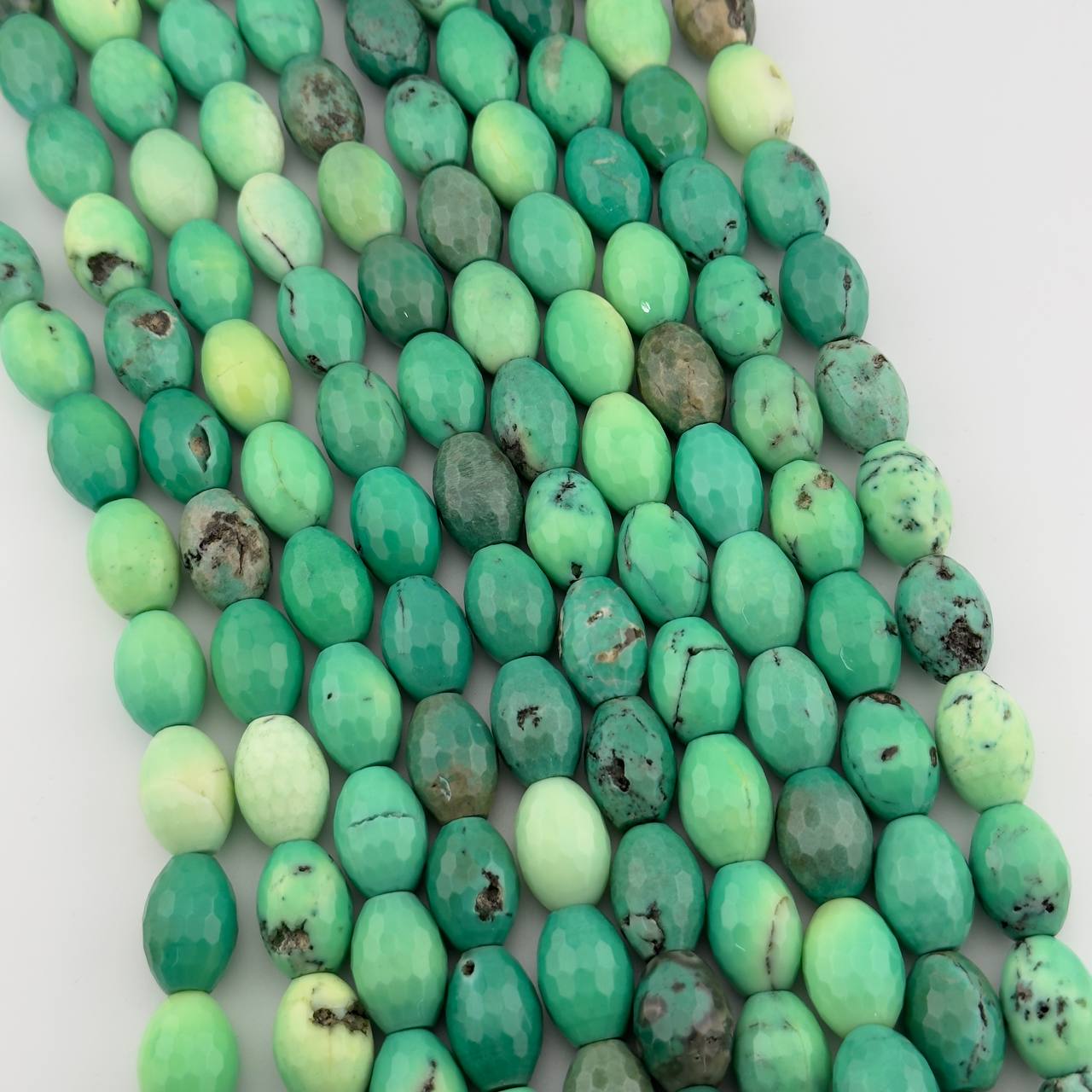 Хризопраз размер 12*18мм натуральные бусины
