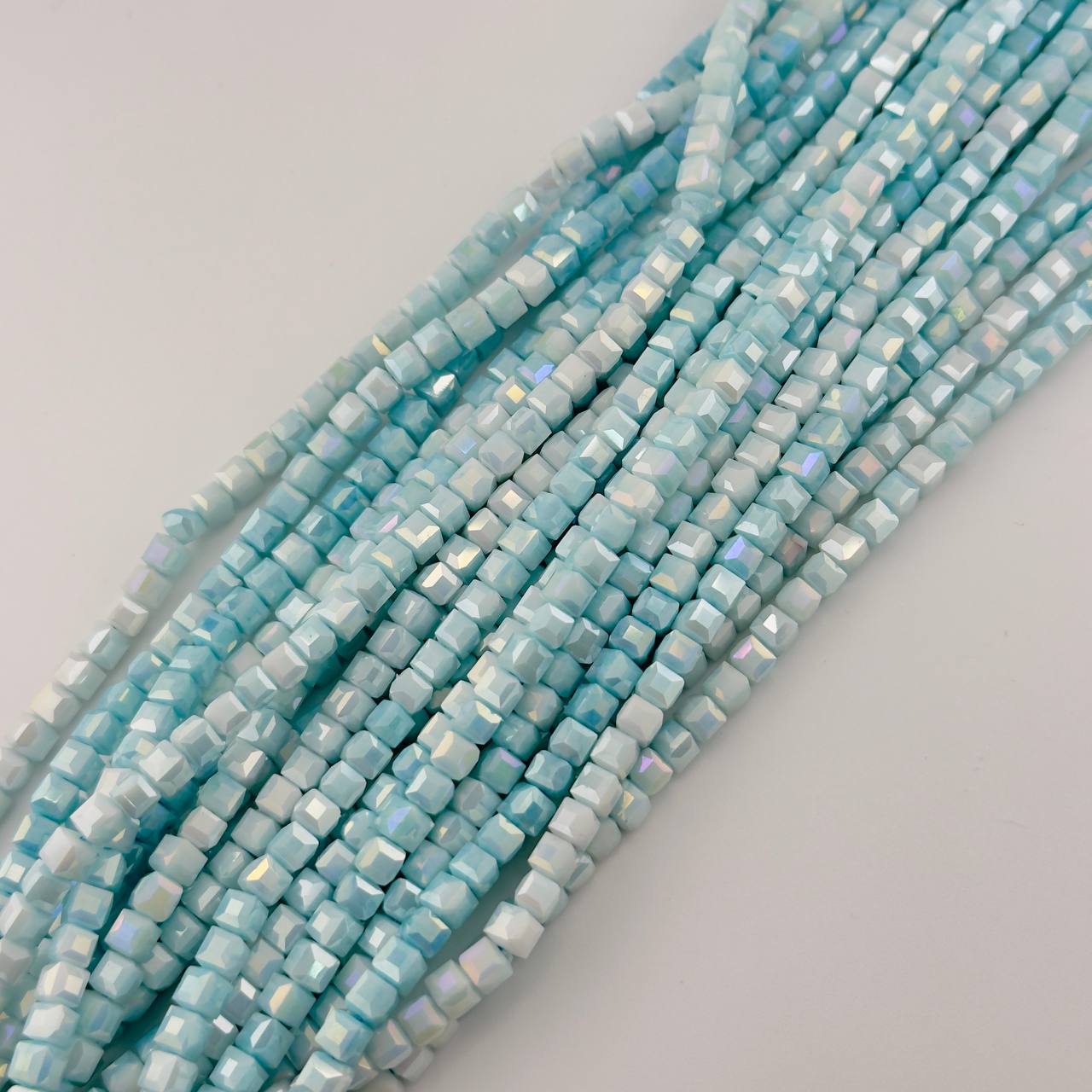 Чешское стекло размер 4мм цвет голубой