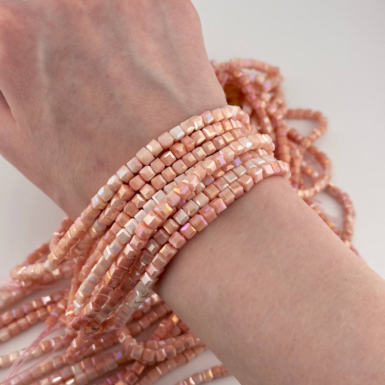 Чешское стекло размер 4мм цвет кораловый